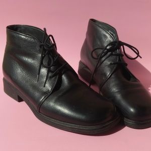 Lace Up Black Leather Boots Clarks Size 7